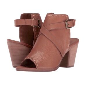 FRYE Womens Dani Pickstitch Shield
Peep Toe Heeled Sandal, Whiskey, Size 8M